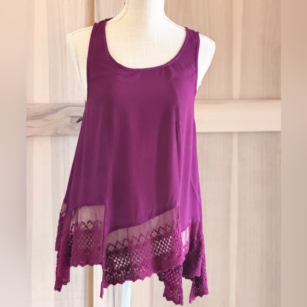 Entro Sleeveless Lace-Trim Tank Top. Women’s Sz-S Plum | Handkerchief Hem